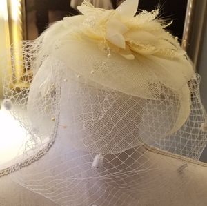 Creme Fascinator